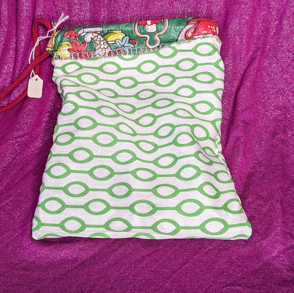Green Reusable AND reversible lined Christmas Drawstring Giftbag - Picture 7 of 7